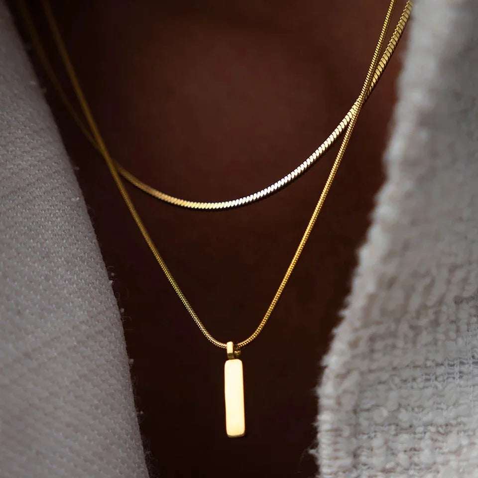 Collier chaîne carrée, pendentif minimaliste